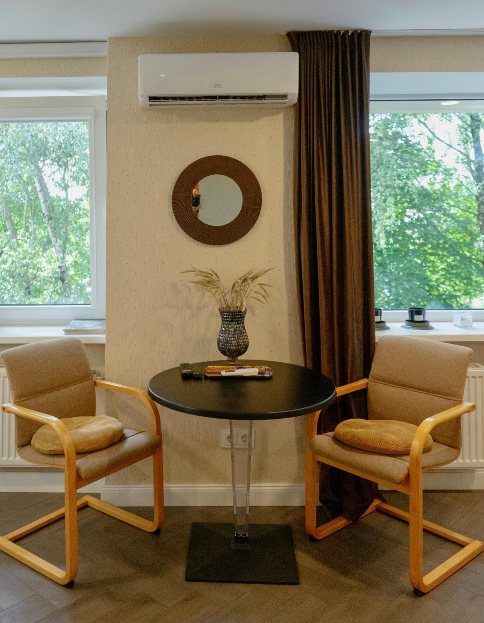 Petite City Centre Apartment Šiauliai Exteriör bild
